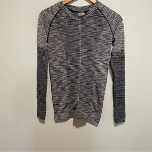 Climawear Athletic Seamless Long Sleeve Gray and Black Stretch Top‎ Size M
